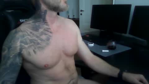 Snapshot of adam_sweden85 chatting on 10/16/25, 02:29 Adam online show from 10/16/25, 02:29