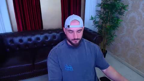 Snapshot of adamjameson chatting on 11/06/25, 06:25 AdamJameson online show from 11/06/25, 06:25