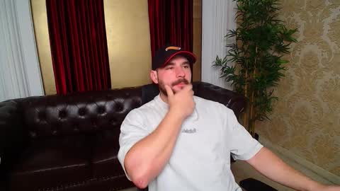 Snapshot of adamjameson chatting on 11/17/25, 05:46 AdamJameson online show from 11/17/25, 05:46