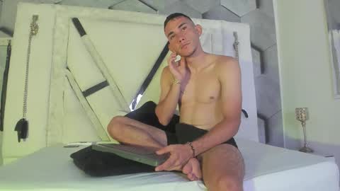 Snapshot of adammendoza34 chatting on 09/19/25, 02:46 adammendoza34 online show from 09/19/25, 02:46
