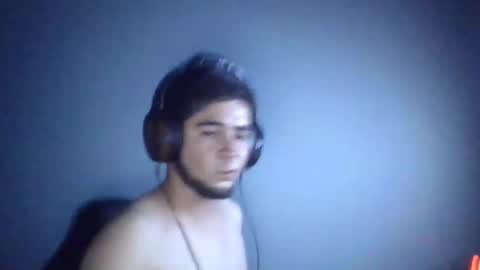 Snapshot of adanflores28 chatting on 11/23/25, 05:18 adanflores28 online show from 11/23/25, 05:18