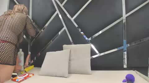Snapshot of adara_89 chatting on 01/25/25, 02:58 adara online show from 01/25/25, 02:58