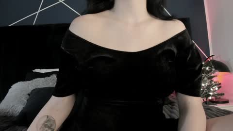 Snapshot of adeelinee chatting on 12/23/24, 07:41 Ade online show from 12/23/24, 07:41