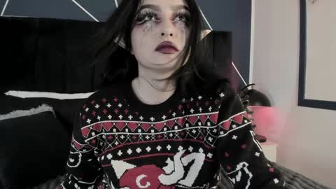 Snapshot of adeelinee chatting on 12/23/24, 10:55 Ade online show from 12/23/24, 10:55