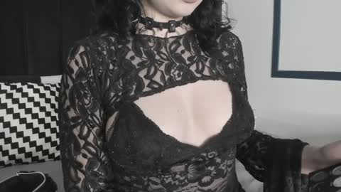 Snapshot of adeelinee chatting on 01/11/25, 07:38 Ade online show from 01/11/25, 07:38