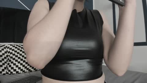 Snapshot of adeelinee chatting on 01/18/25, 07:58 Ade online show from 01/18/25, 07:58
