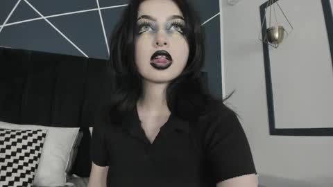 Snapshot of adeelinee chatting on 01/20/25, 10:04 Ade online show from 01/20/25, 10:04