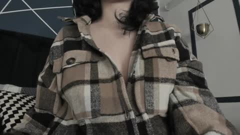 Snapshot of adeelinee chatting on 01/29/25, 08:25 Ade online show from 01/29/25, 08:25