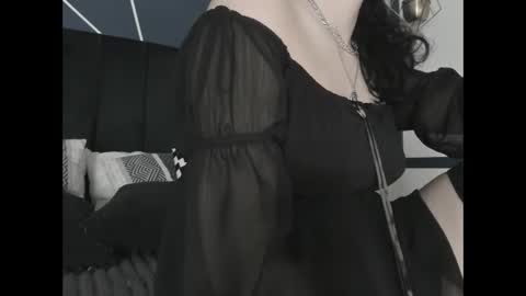 Snapshot of adeelinee chatting on 01/31/25, 08:12 Ade online show from 01/31/25, 08:12