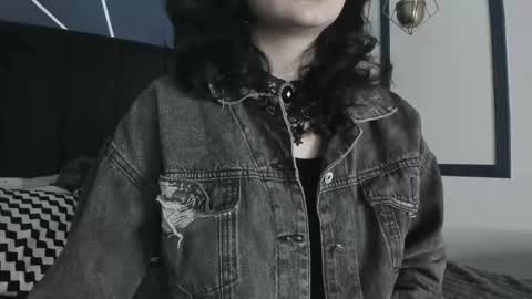 Snapshot of adeelinee chatting on 02/11/25, 11:22 Ade online show from 02/11/25, 11:22