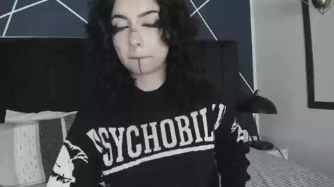 Snapshot of adeelinee chatting on 02/18/25, 10:58 Ade online show from 02/18/25, 10:58