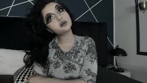 Snapshot of adeelinee chatting on 03/06/25, 10:47 Ade online show from 03/06/25, 10:47