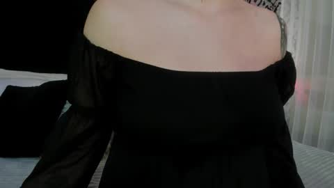 Snapshot of adeelinee chatting on 09/26/25, 07:51 Ade online show from 09/26/25, 07:51