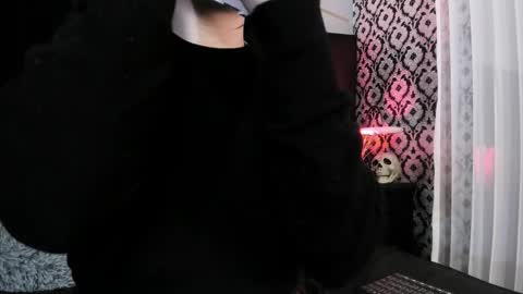 Snapshot of adeelinee chatting on 10/03/25, 08:06 Ade online show from 10/03/25, 08:06