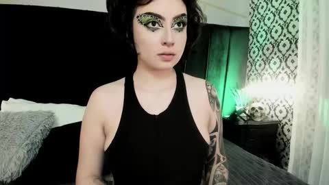 Snapshot of adeelinee chatting on 10/21/25, 08:09 Ade online show from 10/21/25, 08:09
