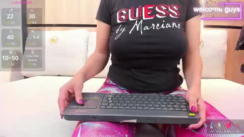 adela chase online show from 10/07/25, 02:53