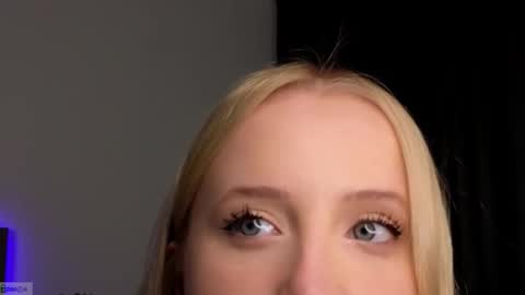 Adele online show from 11/19/25, 10:43