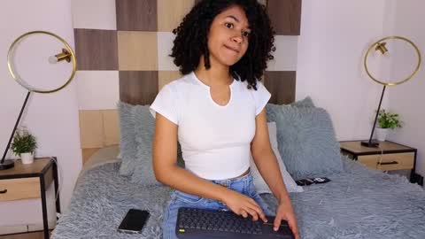 Snapshot of adele_carter_ chatting on 01/23/25, 11:48 Andrea online show from 01/23/25, 11:48