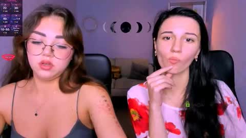 Snapshot of adele_meow chatting on 11/12/25, 04:40 Adel online show from 11/12/25, 04:40