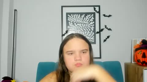 adelecruzz online show from 10/28/25, 08:07