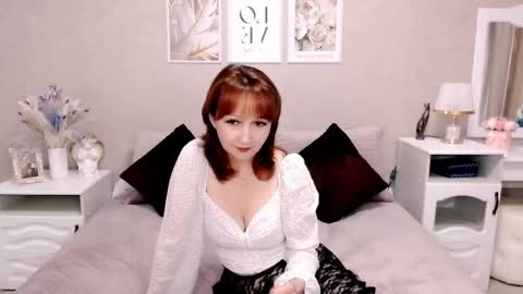 Snapshot of adelemoran chatting on 09/17/25, 07:04 AdeleMoran online show from 09/17/25, 07:04
