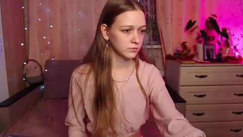 Snapshot of adelin_maxwell chatting on 12/18/24, 08:03 Lina online show from 12/18/24, 08:03