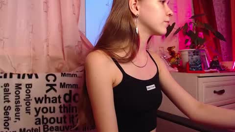 Snapshot of adelin_maxwell chatting on 01/25/25, 12:47 Lina online show from 01/25/25, 12:47