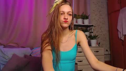 Snapshot of adelin_maxwell chatting on 10/19/25, 08:26 Lina online show from 10/19/25, 08:26