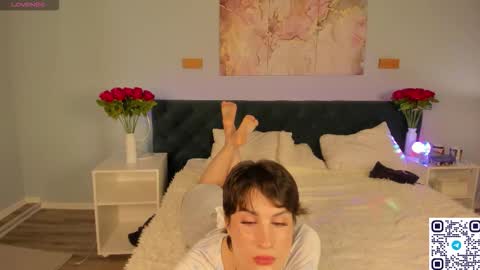 Adeline Perle online show from 09/26/25, 01:42