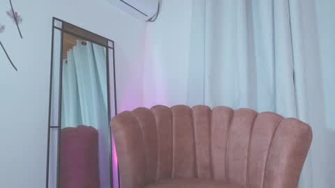 Snapshot of adelyn_x chatting on 03/02/25, 12:32 instragram adelyn 111 online show from 03/02/25, 12:32