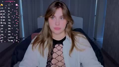 Snapshot of adelynnn chatting on 09/11/25, 04:18 Ada online show from 09/11/25, 04:18