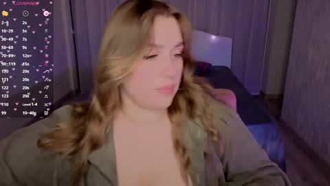 Snapshot of adelynnn chatting on 09/16/25, 04:52 Ada online show from 09/16/25, 04:52