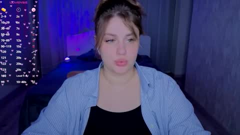 Snapshot of adelynnn chatting on 09/19/25, 05:13 Ada online show from 09/19/25, 05:13