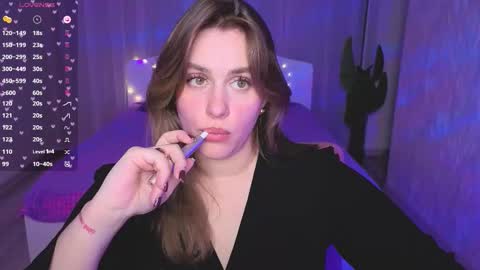 Snapshot of adelynnn chatting on 09/29/25, 04:23 Ada online show from 09/29/25, 04:23