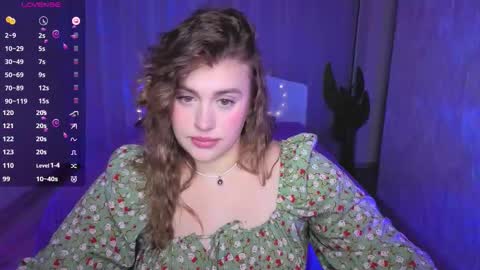 Snapshot of adelynnn chatting on 10/03/25, 08:28 Ada online show from 10/03/25, 08:28