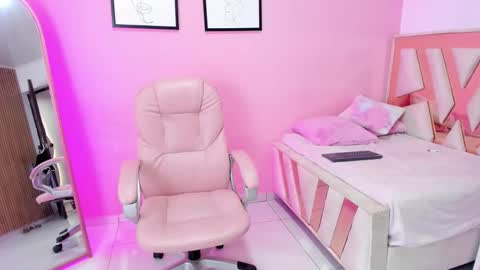 Snapshot of adharacute18_ chatting on 10/09/25, 01:42 ADHARA online show from 10/09/25, 01:42