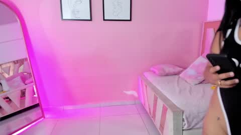 Snapshot of adharacute18_ chatting on 10/31/25, 01:45 ADHARA online show from 10/31/25, 01:45