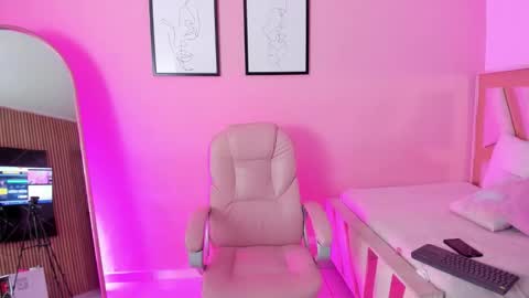 Snapshot of adharacute18_ chatting on 11/07/25, 01:22 ADHARA online show from 11/07/25, 01:22