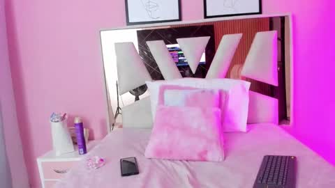 Snapshot of adharacute18_ chatting on 11/19/25, 01:22 ADHARA online show from 11/19/25, 01:22