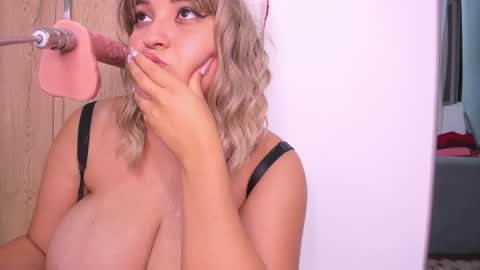 Snapshot of adilaghazali chatting on 12/20/24, 07:33  Adila  online show from 12/20/24, 07:33