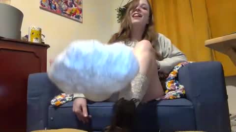 Snapshot of adorequeenbunny chatting on 12/27/24, 09:00 Queen Bunny online show from 12/27/24, 09:00