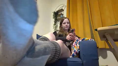 Snapshot of adorequeenbunny chatting on 01/03/25, 08:43 Queen Bunny online show from 01/03/25, 08:43