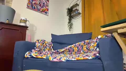 Snapshot of adorequeenbunny chatting on 01/23/25, 08:02 Queen Bunny online show from 01/23/25, 08:02