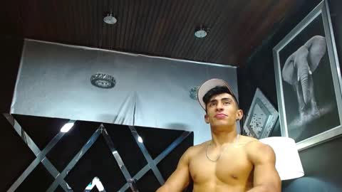 Snapshot of adrian_rae chatting on 01/28/25, 02:53 online show from 01/28/25, 02:53