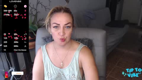 Snapshot of adrianapdes chatting on 01/21/25, 01:00 Adriana Paredes online show from 01/21/25, 01:00