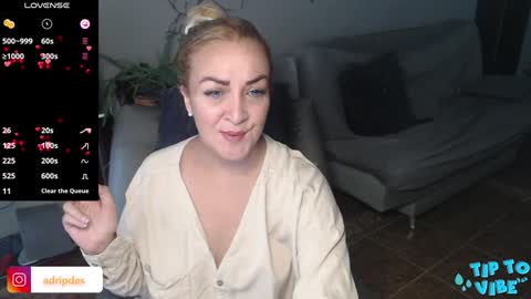 Snapshot of adrianapdes chatting on 01/25/25, 12:16 Adriana Paredes online show from 01/25/25, 12:16