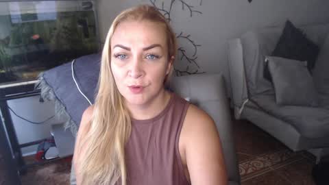 Snapshot of adrianapdes chatting on 01/28/25, 12:43 Adriana Paredes online show from 01/28/25, 12:43