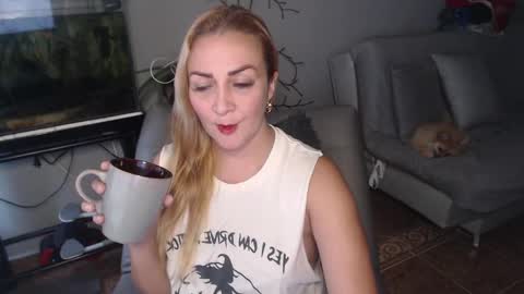 Snapshot of adrianapdes chatting on 02/17/25, 08:58 Adriana Paredes online show from 02/17/25, 08:58