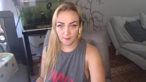 Snapshot of adrianapdes chatting on 03/08/25, 12:09 Adriana Paredes online show from 03/08/25, 12:09