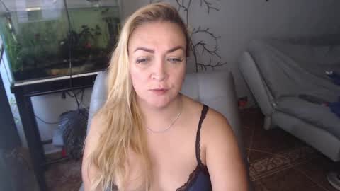 Snapshot of adrianapdes chatting on 03/10/25, 12:37 Adriana Paredes online show from 03/10/25, 12:37